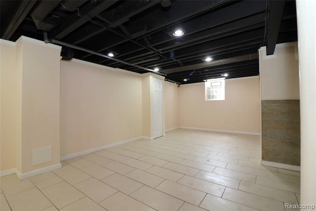 8555 Berwyn, Dearborn Heights, MI 48127 — Photo 35