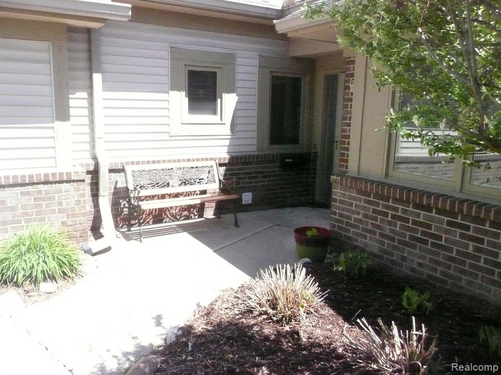 21372 MULBERRY Court, Farmington Hills, MI 48336 — Photo 3
