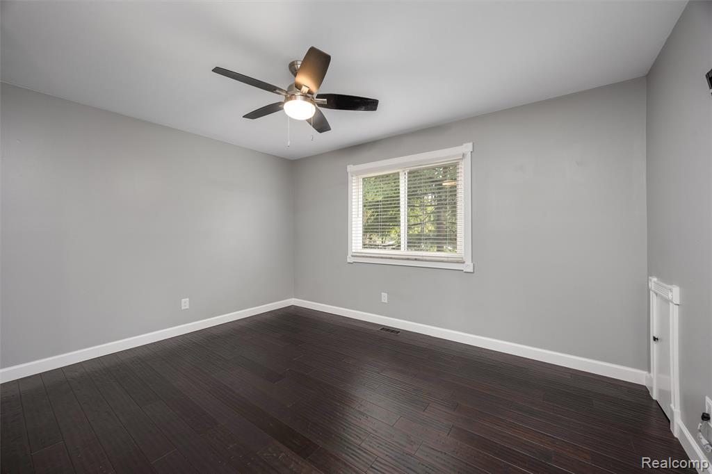 3600 Woodview Avenue, West Bloomfield, MI 48324 — Photo 18