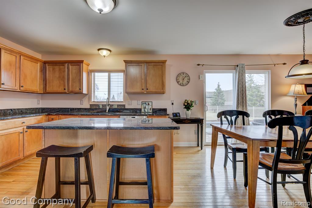 755 OAK POINT Lane, Madison Heights, MI 48071 — Photo 23