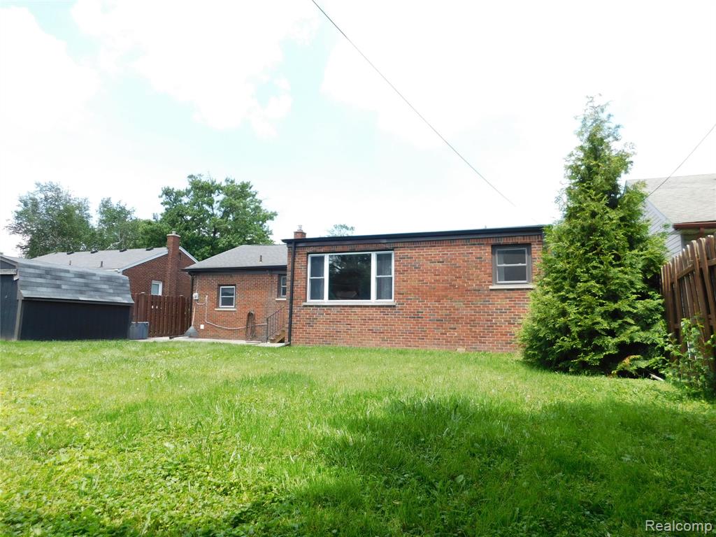 16740 College, Fraser, MI 48026 — Photo 26