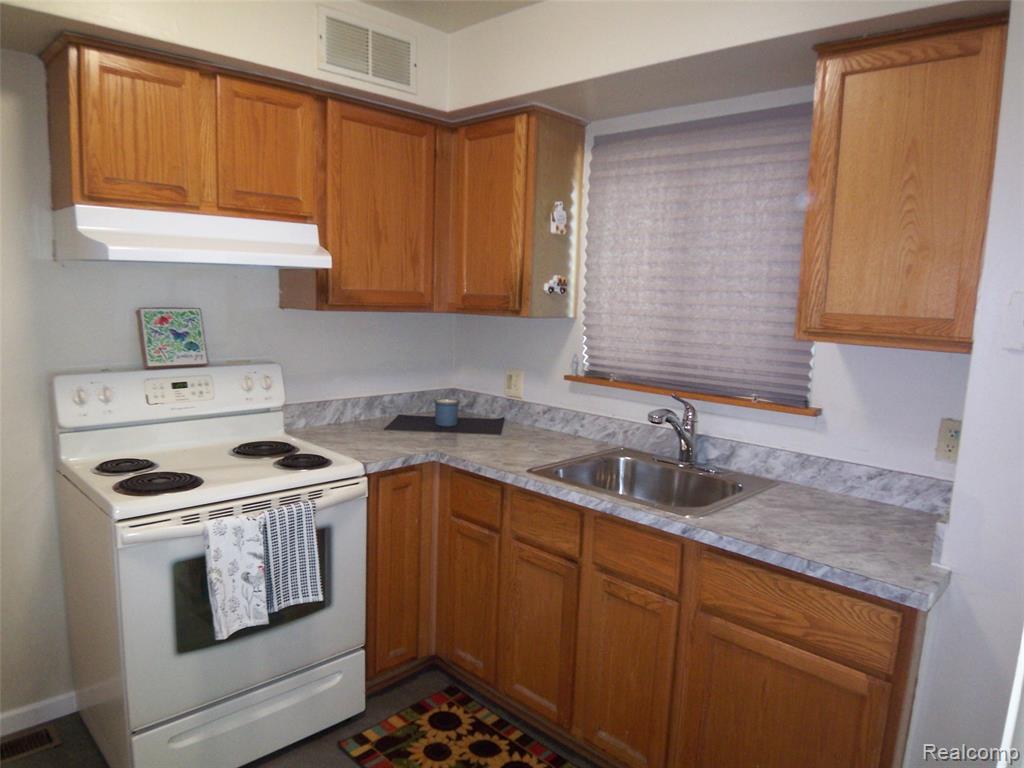 18708 Kendell Court, Clinton Twp, MI 48035 — Photo 2