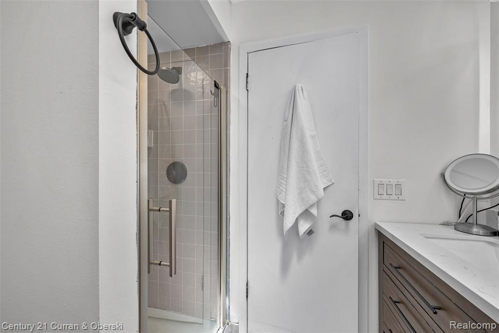 5120 Langlewood Court, West Bloomfield, MI — Photo 19