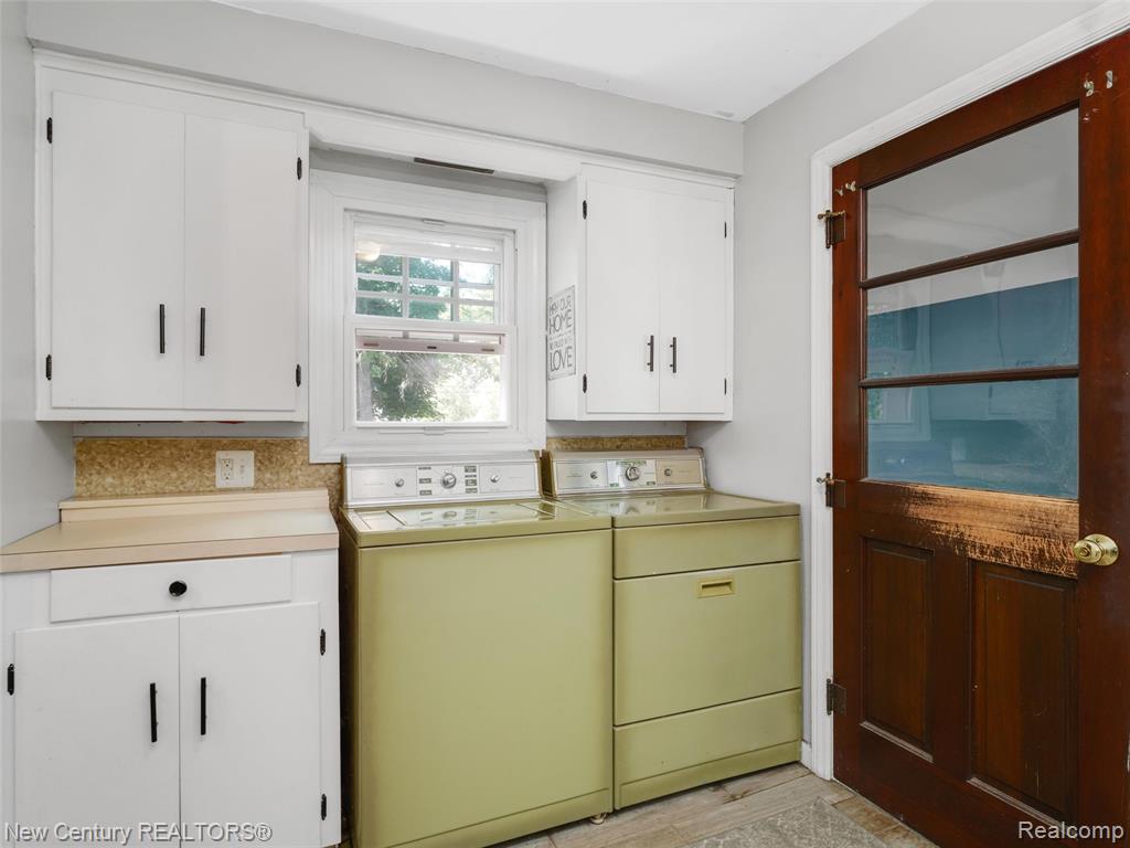 5933 Dwight Avenue, Waterford, MI 48327 — Photo 10