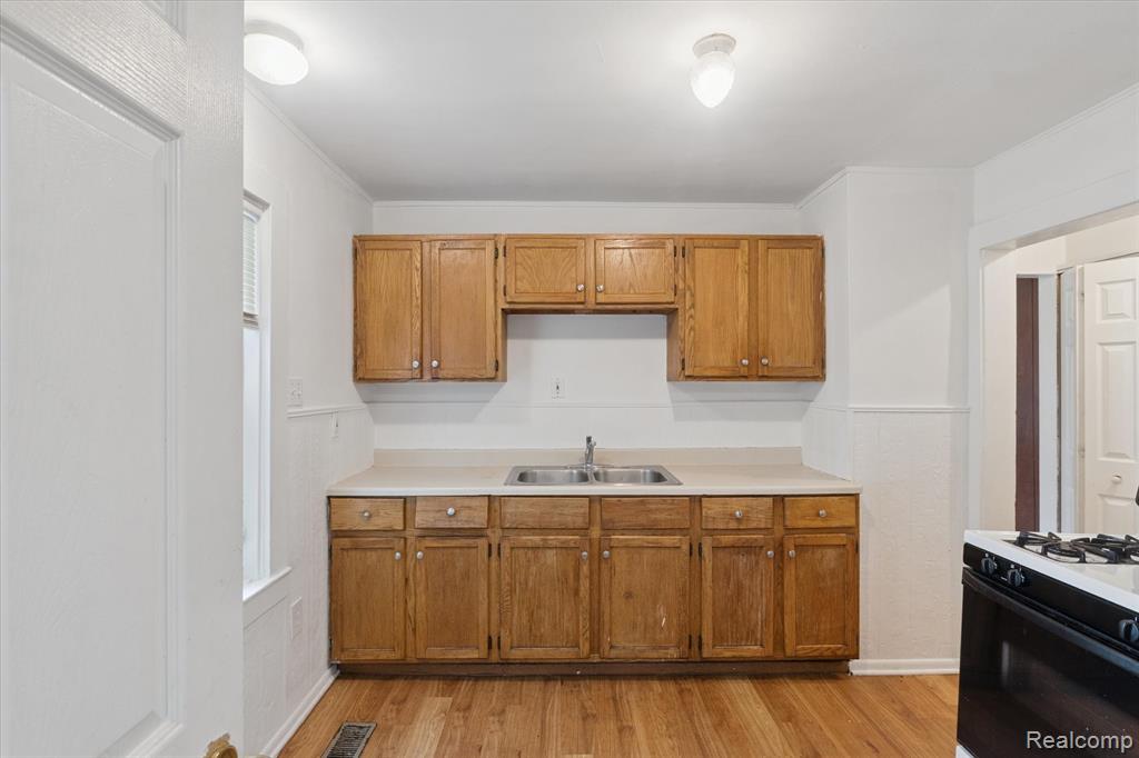 7028 PACKARD Avenue, Warren, MI 48091 — Photo 11