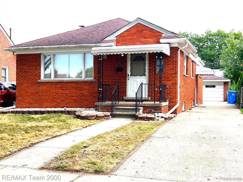 8252 DALE Street, Dearborn Heights, MI 48127 — front exterior