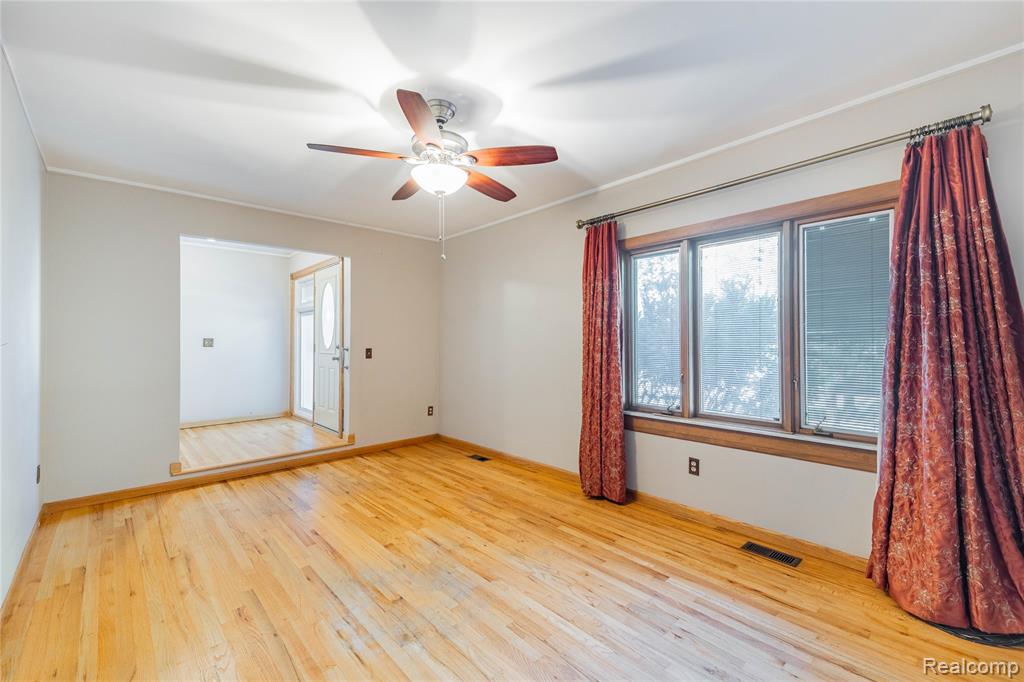 5035 Hillcrest Court, Trenton, MI 48183 — Photo 5