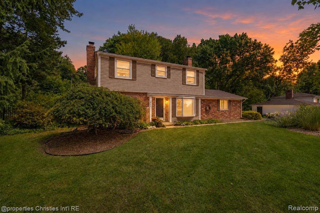 3560 Beach Road, Troy, MI 48084