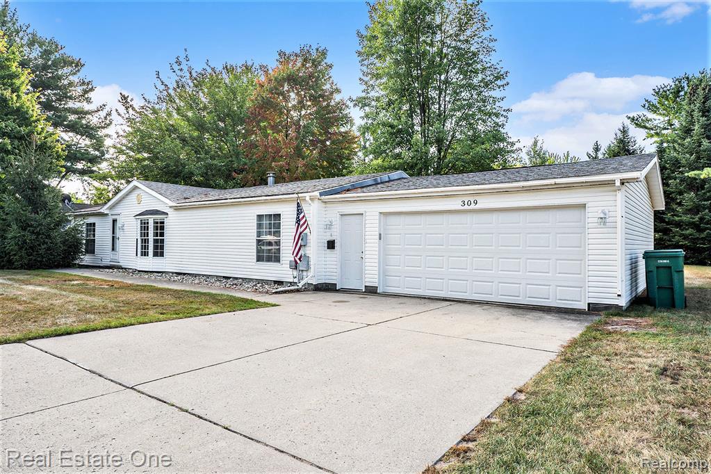309 W 5th Street, Gladwin, MI 48624 — Photo 3