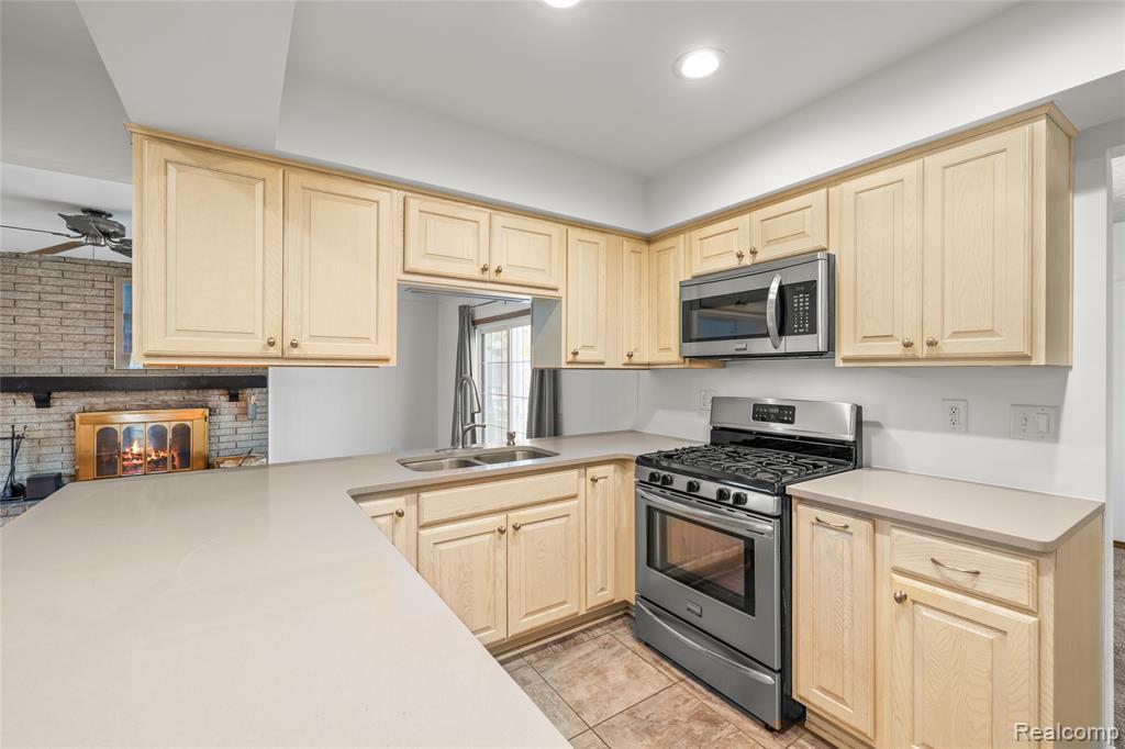 6748 Brookshire Drive, Canton, MI 48187 — Photo 13