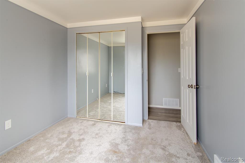 635 HECHT Drive, Madison Heights, MI 48071 — Photo 11