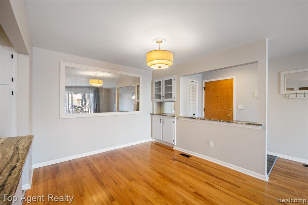 8353 Kennedy Circle, Warren, MI 48093 — Photo 15