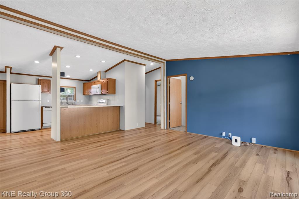 672 Red Oaks Drive, Howell, MI 48843 — Photo 4