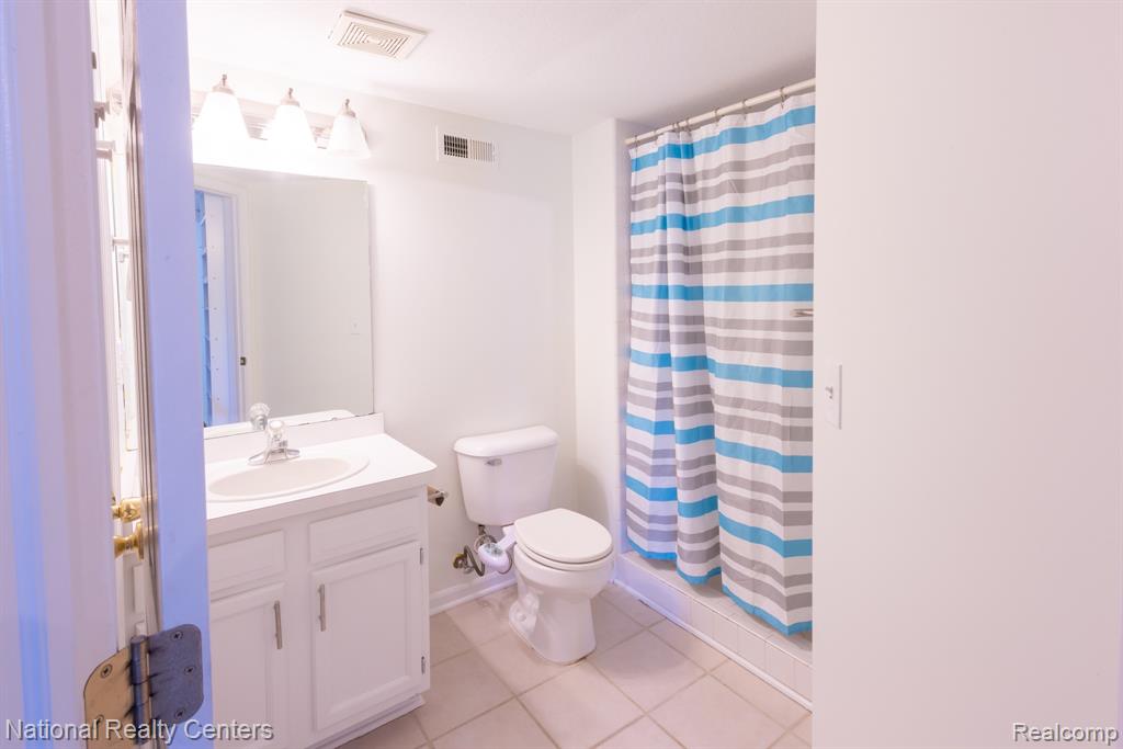 40772 WORTHINGTON Road, Canton, MI 48188 — Photo 17
