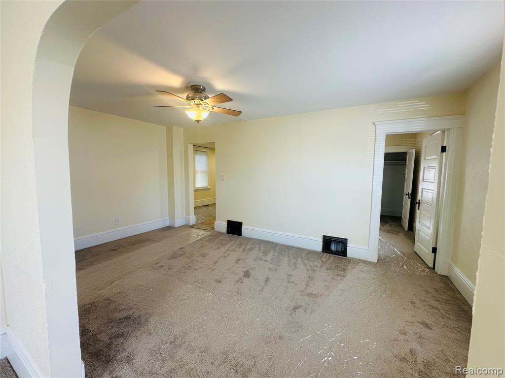 18576 Jefferson, Riverview, MI 48193 — Photo 9