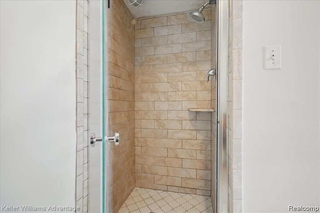 5321 Fairway Lane, West Bloomfield, MI 48323 — Photo 19