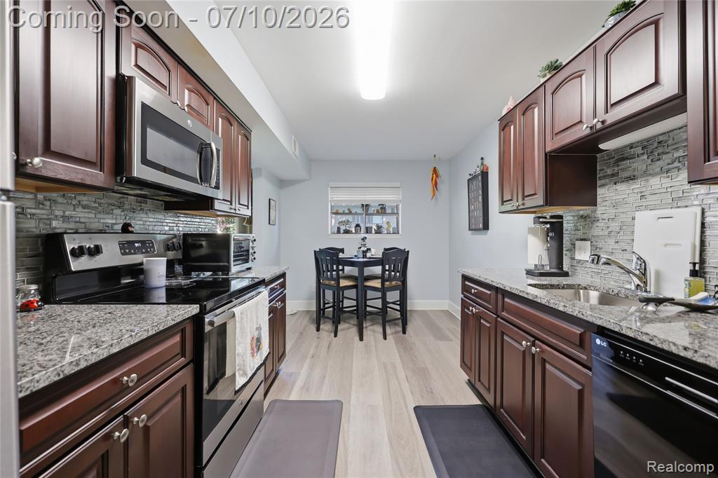 42377 Lochmoor Street, Clinton Twp, MI 48038 — Photo 6