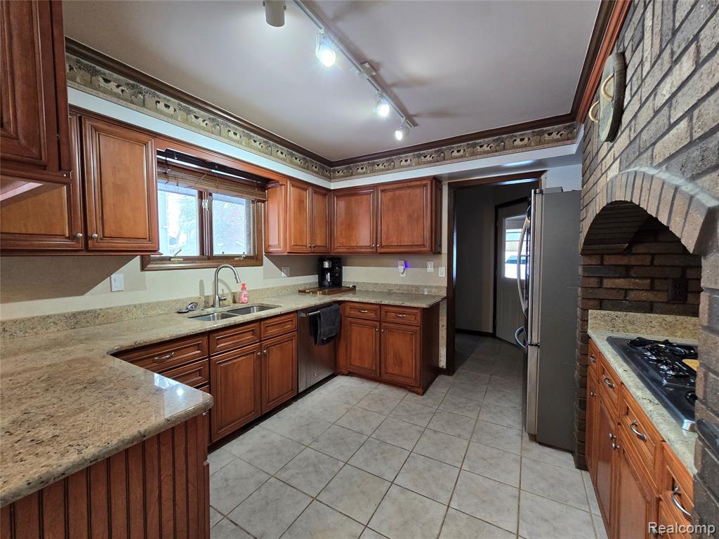 9770 Daleview Drive, South Lyon, MI 48178 — Photo 8