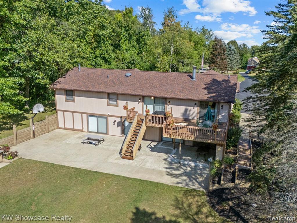 766 WHITE HOUSE Drive, Highland, MI 48356 — Photo 60