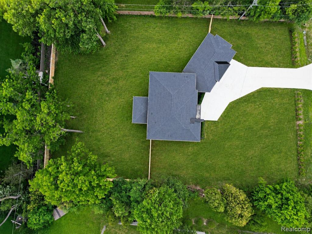 31130 Lahser, Beverly Hills, MI 48025 — Photo 48