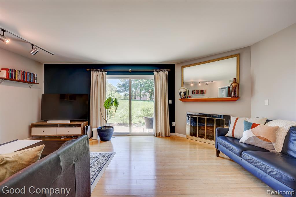 28660 LOWELL N, Southfield, MI 48076 — Photo 3