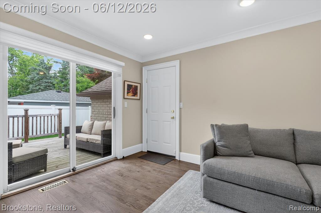 8926 Lincoln Drive, Huntington Woods, MI — Photo 29