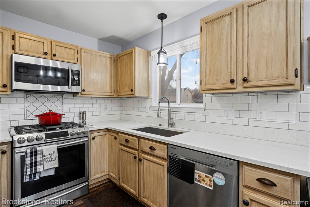 510 Woodland Hills Drive, Walled Lake, MI 48390 — Photo 16