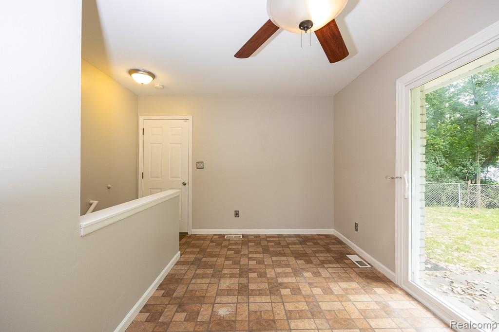 8040 Alton Street, Canton, MI 48187 — Photo 17