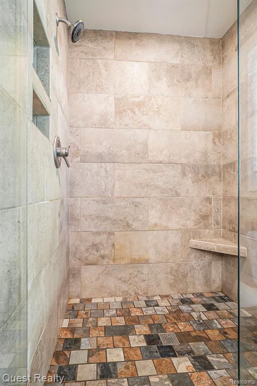5780 GARNET Circle, Clarkston, MI 48348 — Photo 19