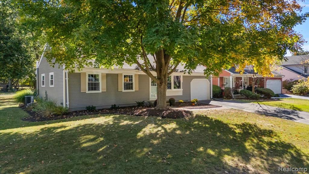 2066 Teaneck Circle, Wixom, MI 48393 — Photo 2