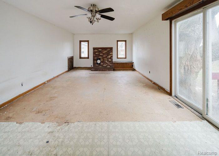 241 W CHESTNUT Street, Breckenridge, MI 48615 — Photo 8