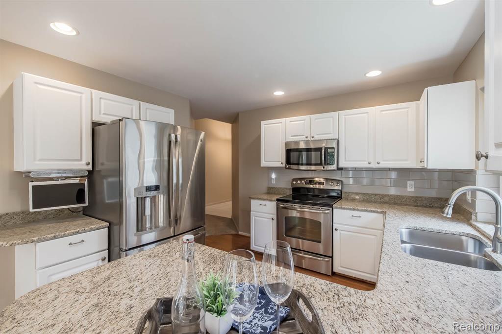 43221 Pointe Drive, 57, Clinton Twp, MI 48038 — Photo 11
