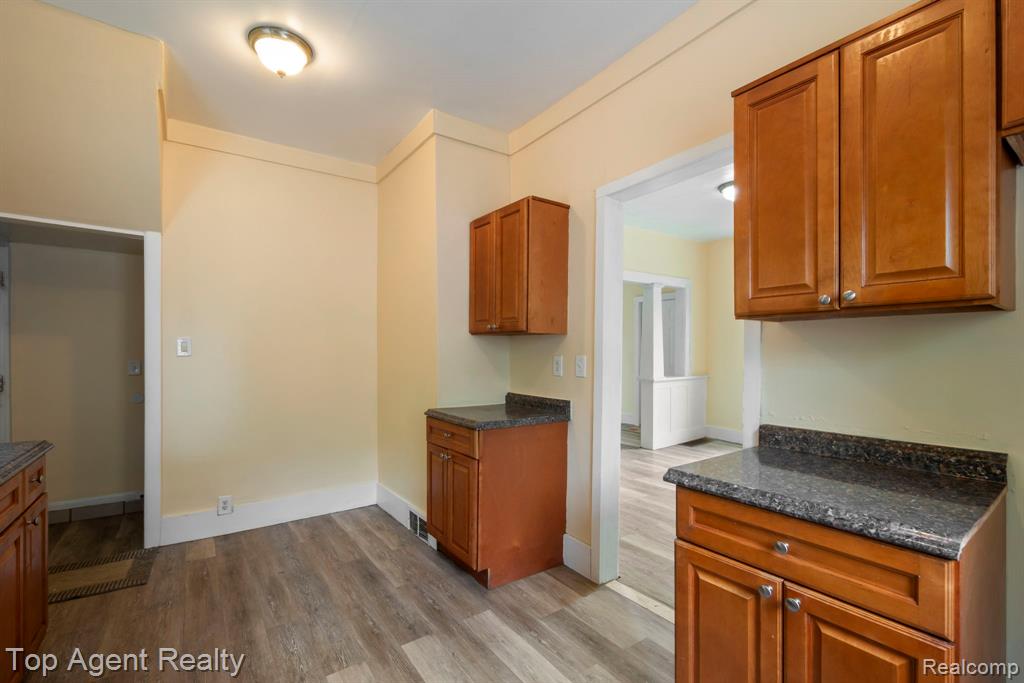 50 Henderson Street, Pontiac, MI 48341 — Photo 17