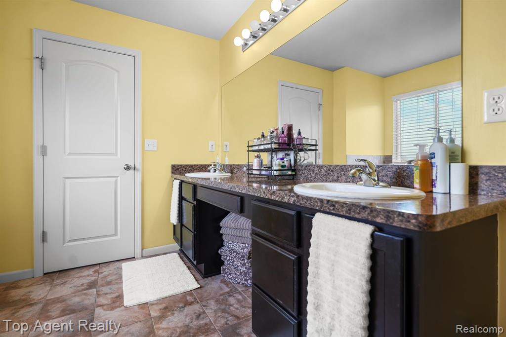 53501 MARY ANN Lane, New Baltimore, MI 48047 — Photo 20