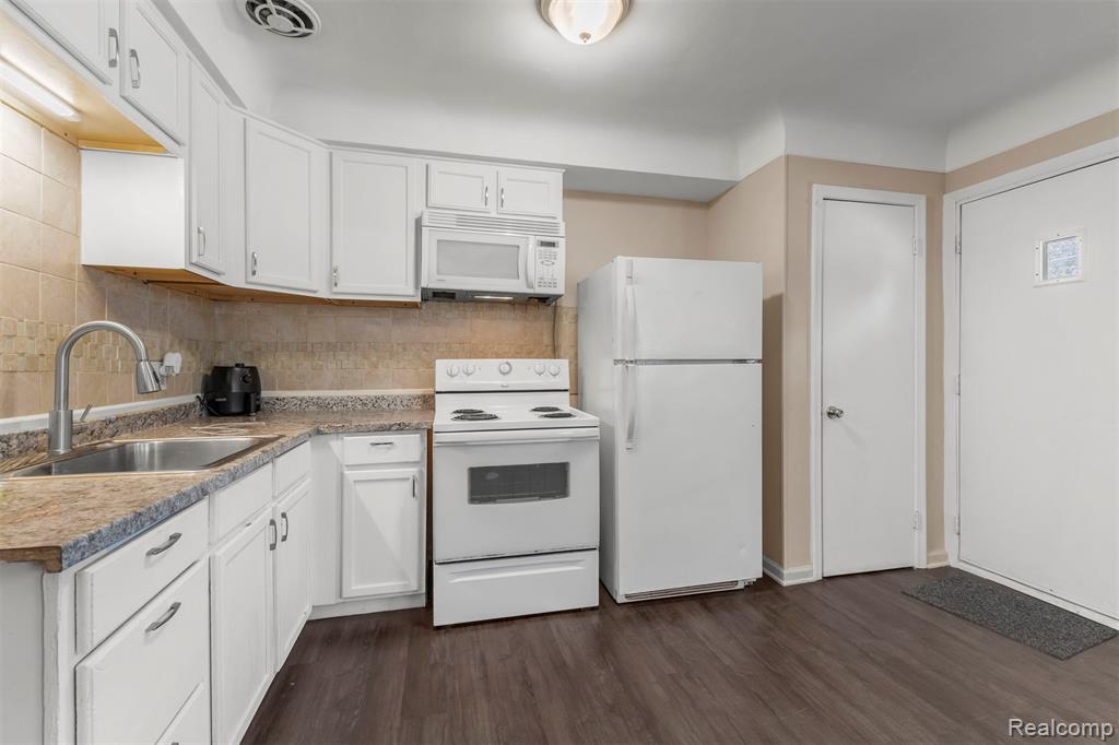 2056 Lafayette Boulevard, Lincoln Park, MI 48146 — Photo 10