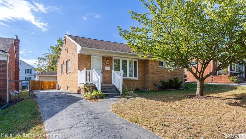 871 Menominee Road, Pontiac, MI 48341 — front exterior