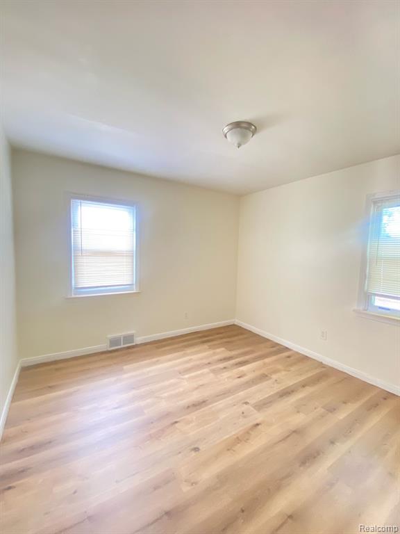 7762 Grayfield Street, Dearborn Heights, MI 48127 — Photo 13