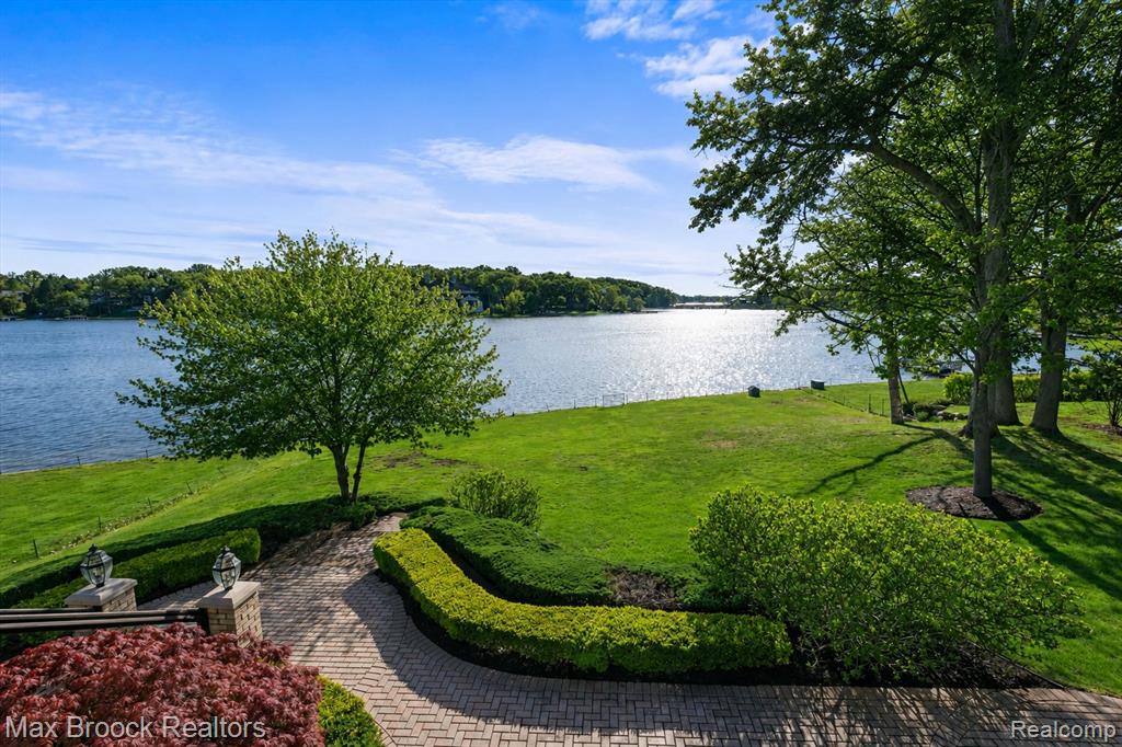 1832 Long Lake Shore Drive, Bloomfield Hills, MI 48302 — Photo 3