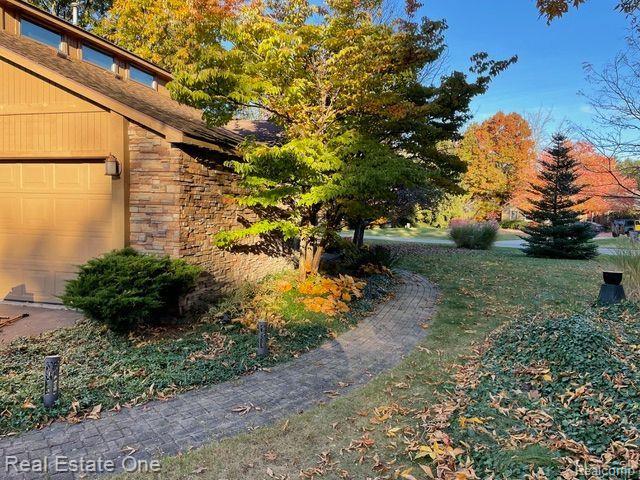 8260 ENGLEWOOD Drive, Clarkston, MI — Photo 8