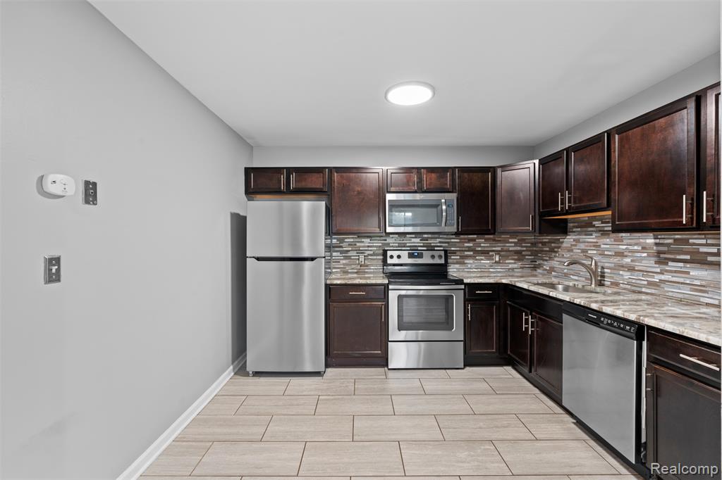 4127 Kent Rd, Royal Oak, MI 48073 — Photo 5