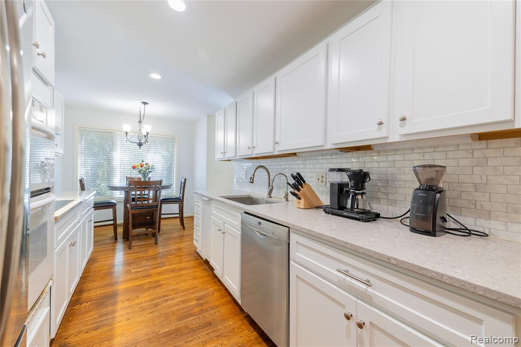 9422 Hawthorne Glen Drive, Grosse Ile, MI 48138 — Photo 18