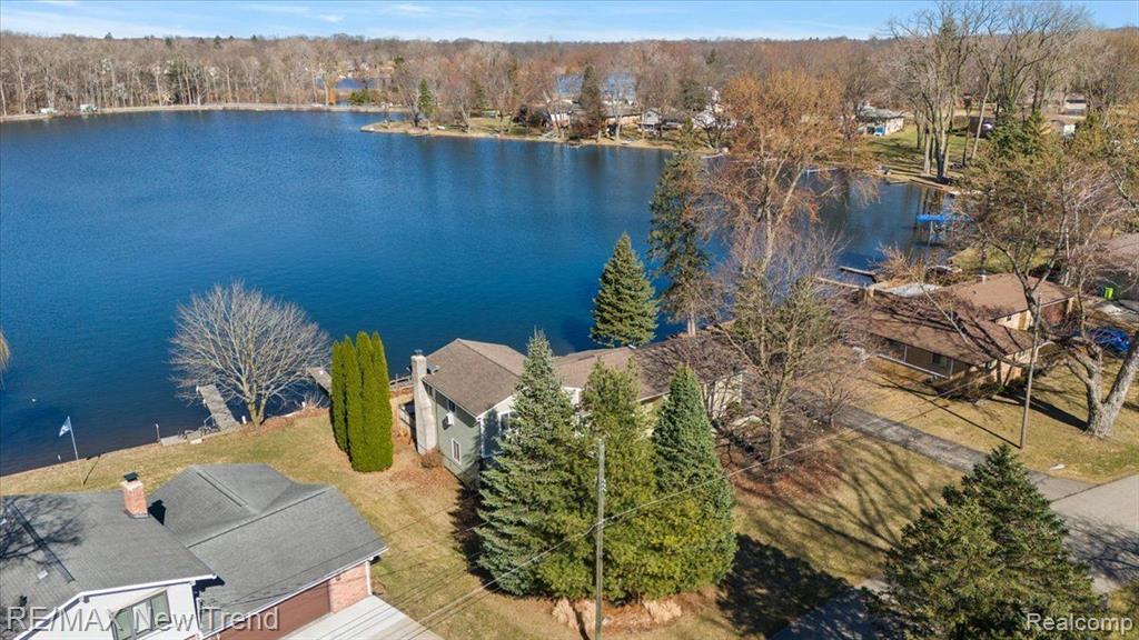 7135 CAPRI Drive, White Lake, MI 48383 — Photo 10