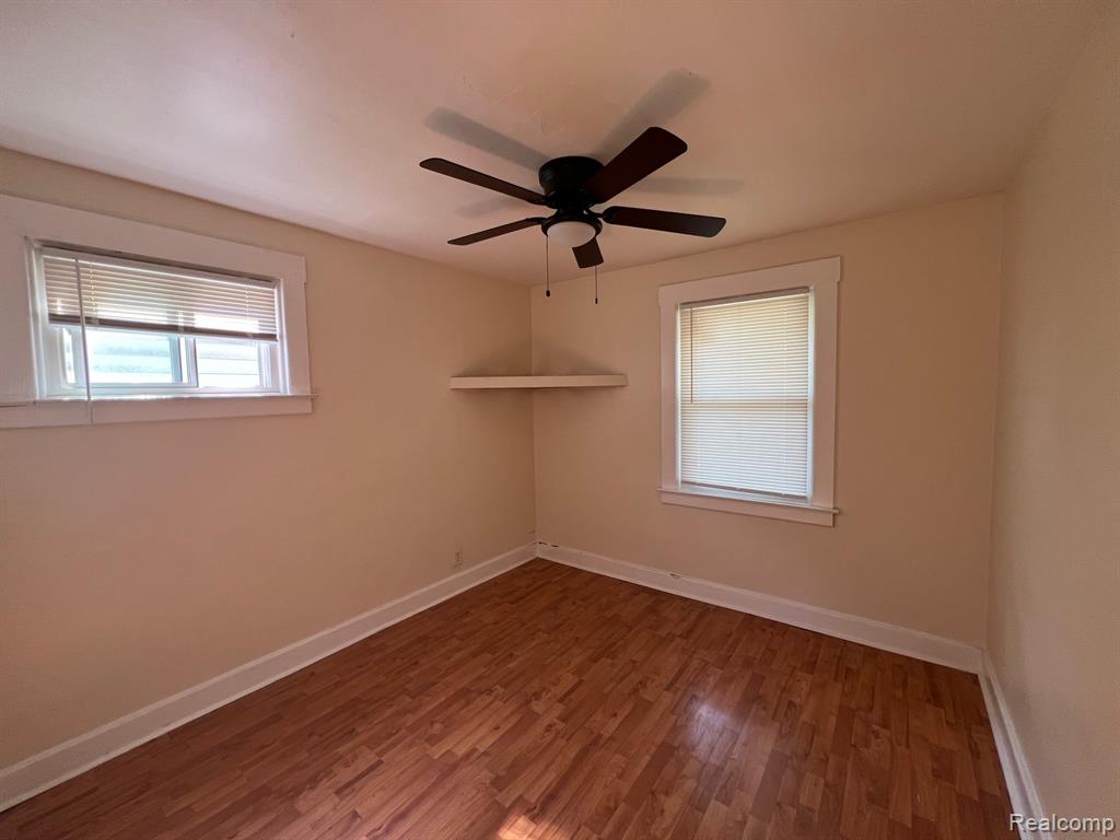 423 E MILTON Avenue, Hazel Park, MI 48030 — Photo 5