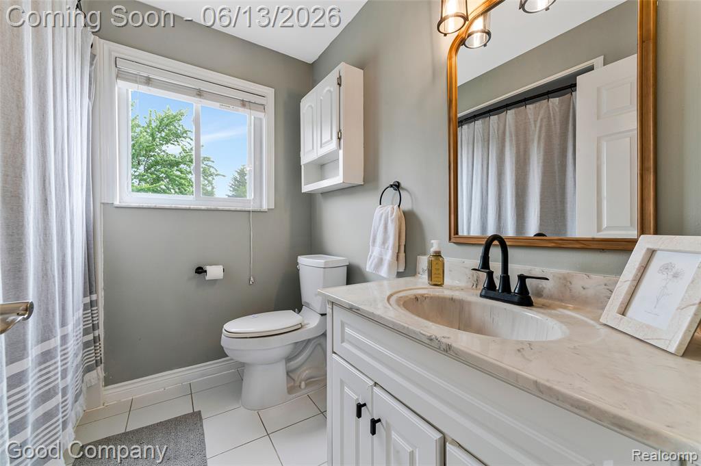 18489 Matthew Drive, Clinton Twp, MI 48035 — Photo 13