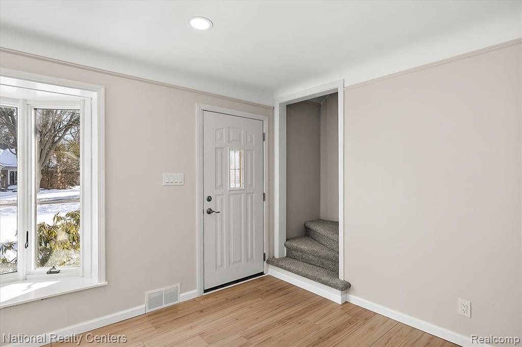 1938 Beverly Street, Keego Harbor, MI 48320 — Photo 17