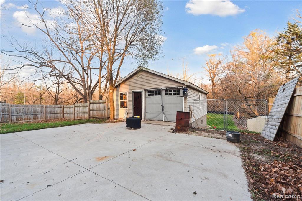 10524 N ANTCLIFF Road, Fowlerville, MI 48836 — Photo 28