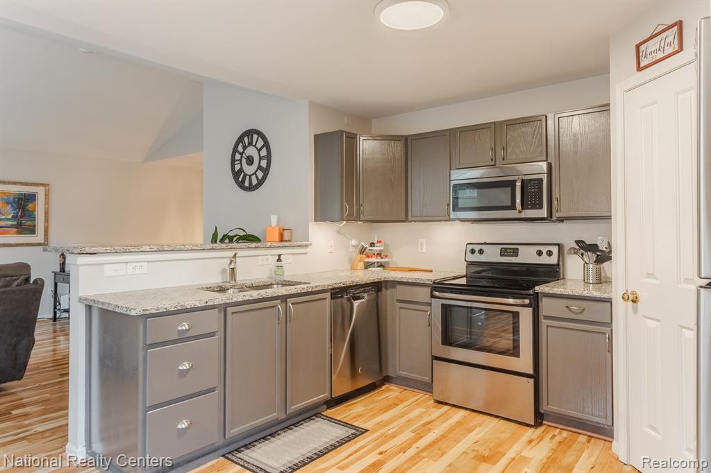 4218 ELIZABETH Avenue, Canton, MI 48188 — Photo 16
