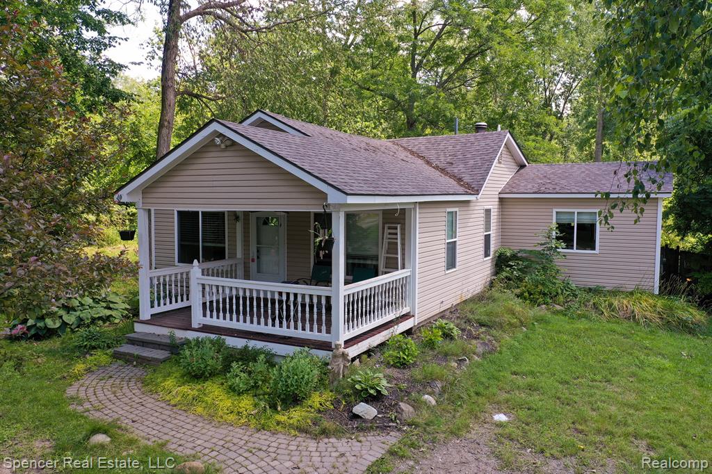 518 Alfred Court, Ortonville, MI 48462 — Photo 2