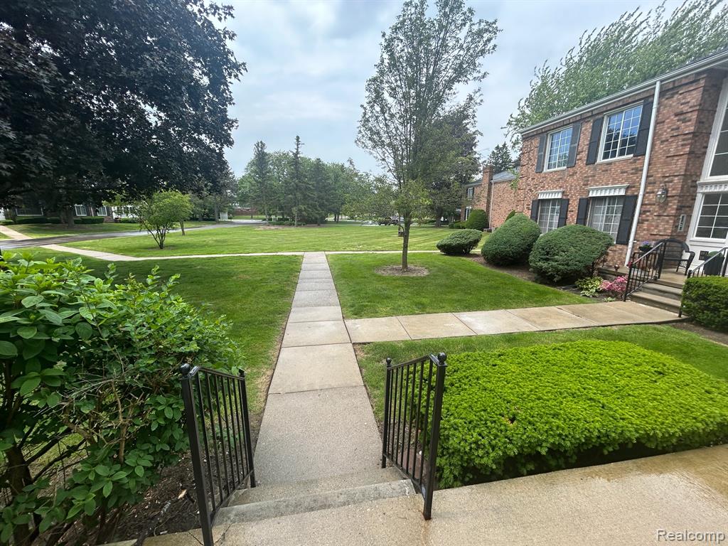 595 E FOX HILLS Drive, Bloomfield Hills, MI 48304 — Photo 23