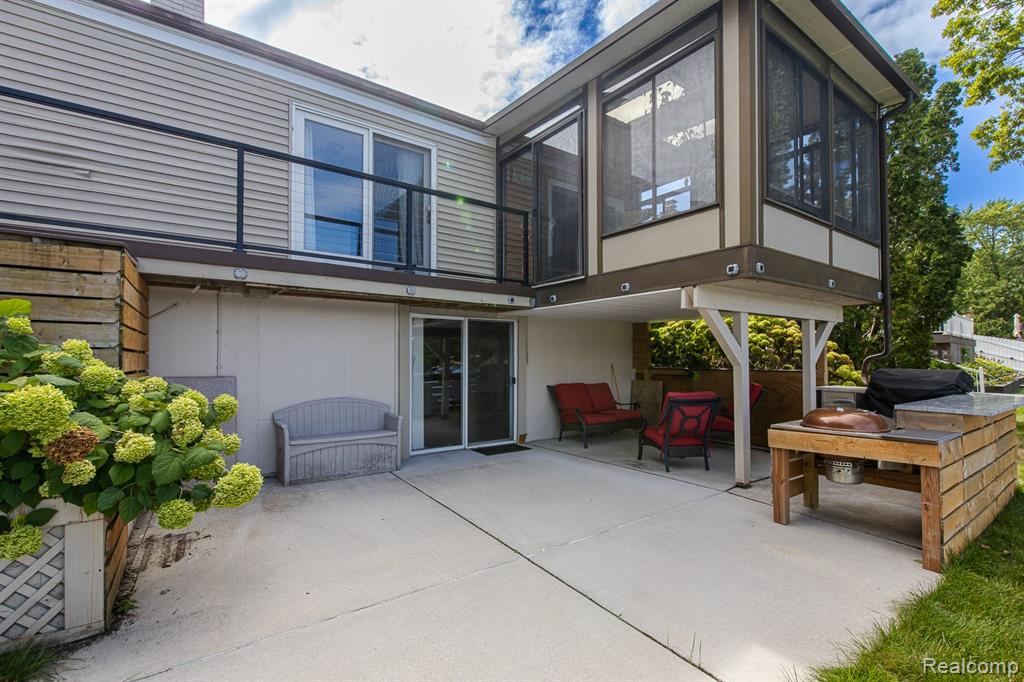 5914 Pleasant Drive, Waterford, MI 48329 — Photo 38